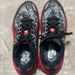 Brooks Women's Sneakers - Black and Red